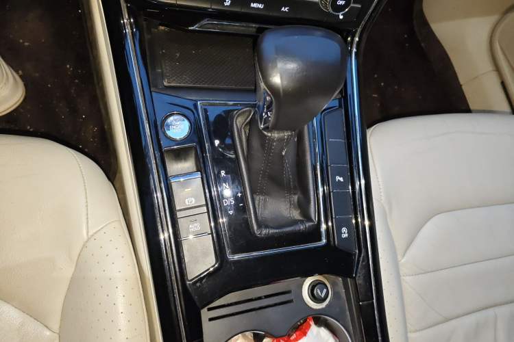 Used Volkswagen Phideon 2016 380TSI Two-Wheel-Drive Luxury Edition