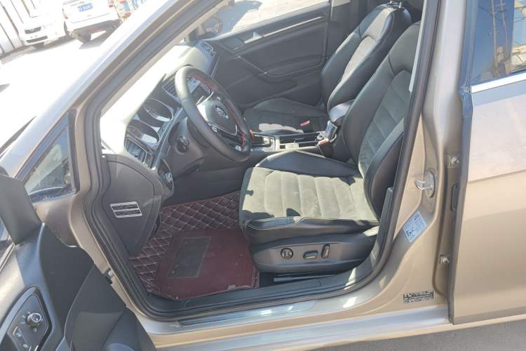 Used Volkswagen Golf 2015 1.4TSI Automatic Flagship Model Left Front Seat