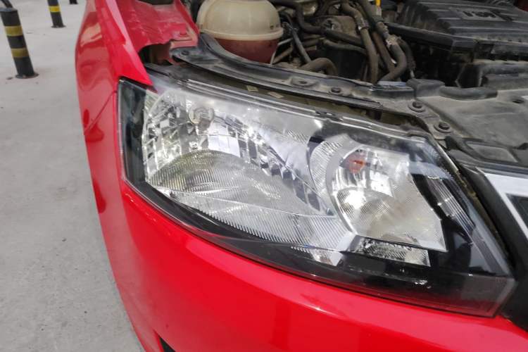 Used Skoda Rapid Spaceback 2014 1.4TSI DSG Enjoyment Edition Right Front Headlight