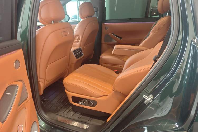 Used Hima AITO M7 2026 Model Range-Extending Max All-Wheel Drive 6-Seater Version Left Rear Seat