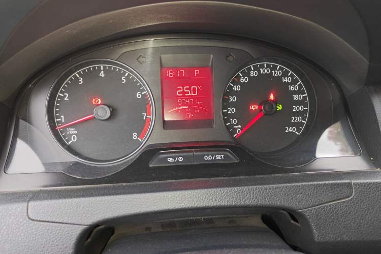 Used Volkswagen Santana 2015 1.6L Automatic Fashion Edition Odometer Close Up