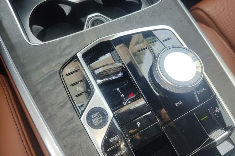 Used BMW X7 2023 xDrive40i Luxury Package with Premium Features
