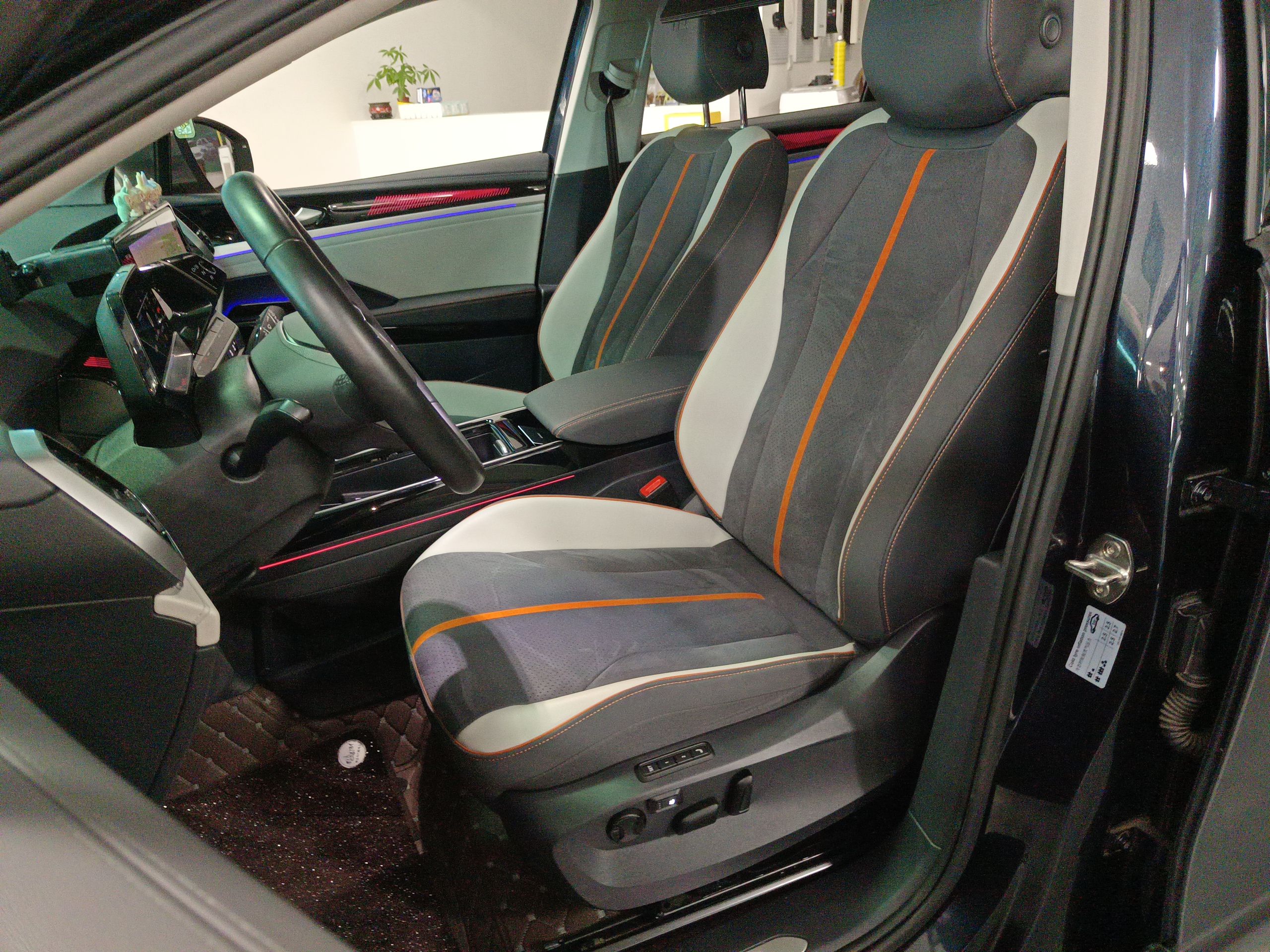 Переднее сиденье в автомобиле