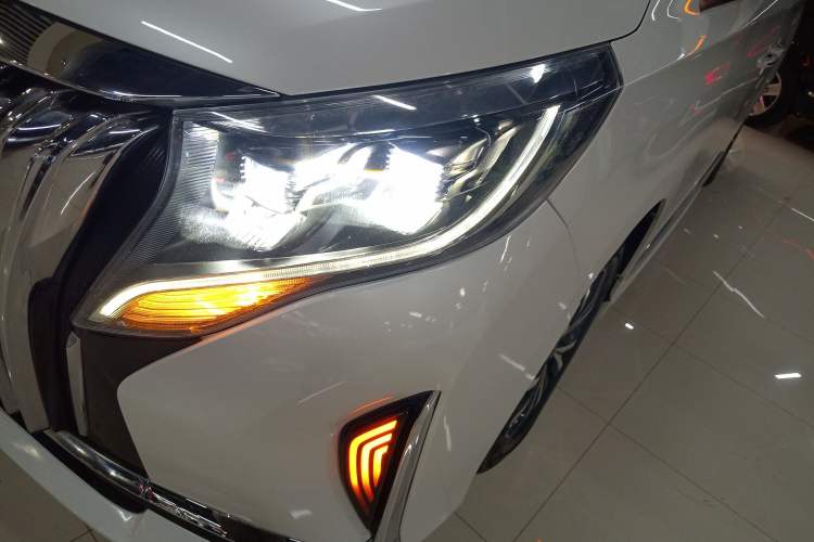 Used GAC Trumpchi M8 2023 Lingxiu Series 390T Deluxe Edition Left Front Headlight