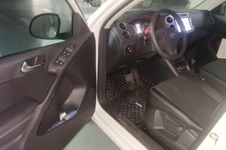 Used Volkswagen Tiguan 2017 300TSI Automatic Two-Wheel Drive Silk Road Luxury Edition Driver Seat