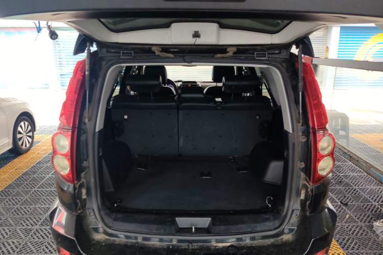 Used Haval H5 Classic 2016 Classic Edition 2.0T Manual Two-Wheel Drive Elite Model Trunk