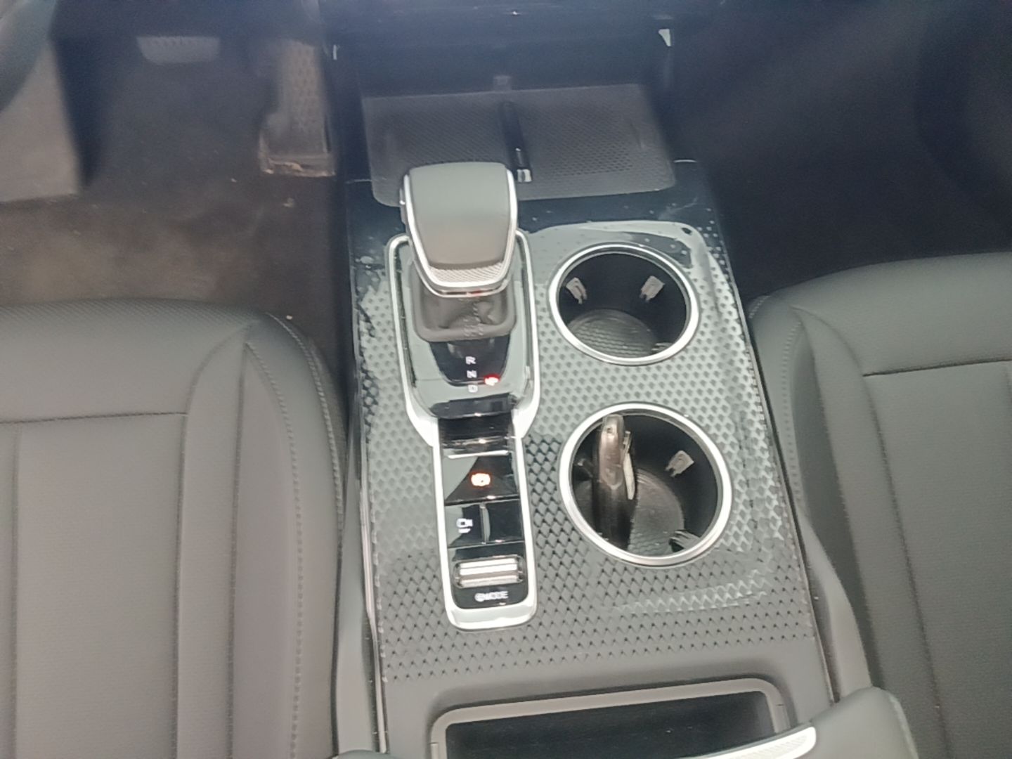 Hongqi HS3 PHEV 2024 PHEV 115km Jingwei Edition — снимка 16