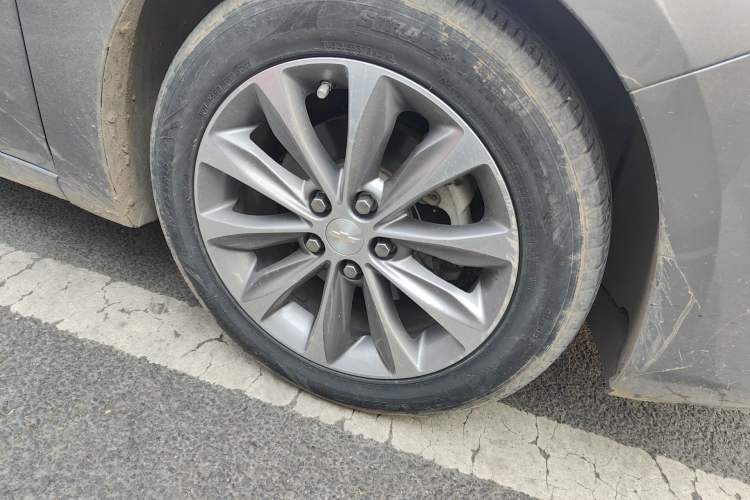 Used Chevrolet Monza 2020 320 Automatic Enjoyment Edition Right Front Wheel Hub