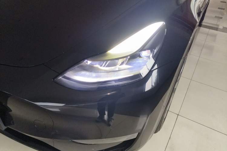 Used Tesla Model Y 2022 Long-Range All-Wheel-Drive Version
