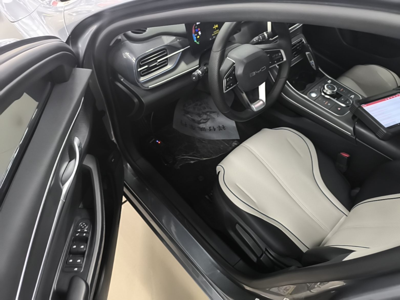 BYD Destroyer 05 2023 Champion Edition DM-i 55KM Luxury Model — снимка 18