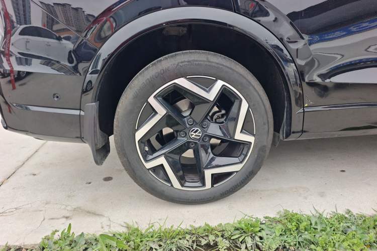 Used Volkswagen Tiguan L 2025 PRO 380TSI Two-Wheel-Drive R-Line Smart Edition Exterior 5