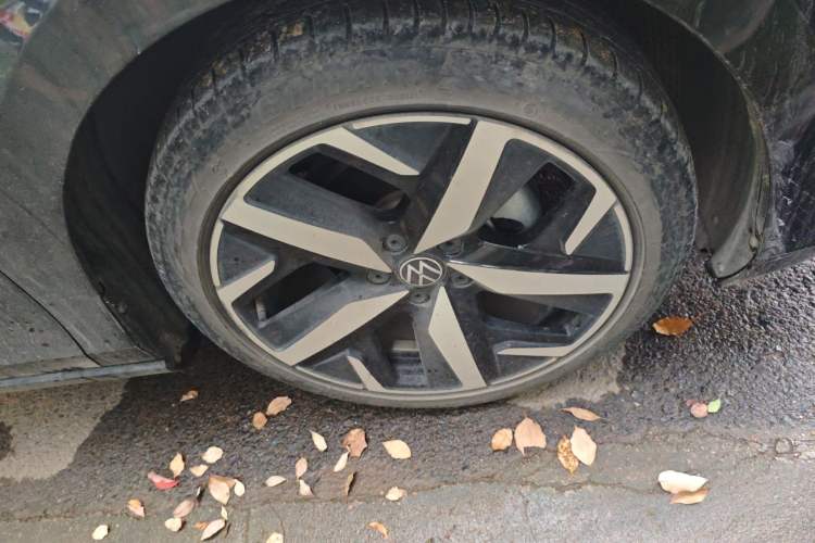 Used Volkswagen Lamando 2022 Lavida L 280TSI DSG Cool & Spicy Edition Right Front Wheel Hub