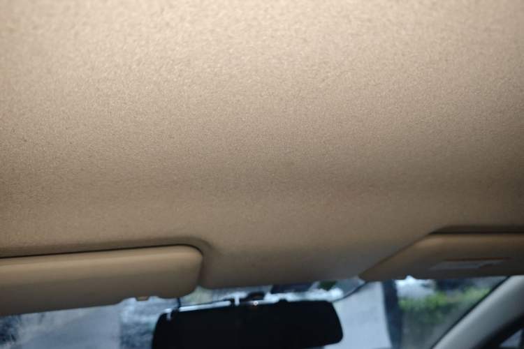 Used Nissan Livina 2010 Jingrui Edition 1.6L Automatic Smart Model Headliner