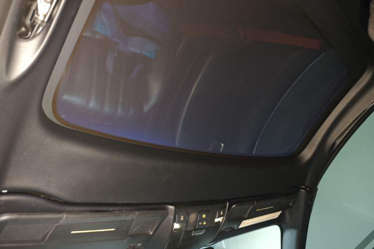 Used Mercedes-Benz SLK-Class 2011 SLK 200 Luxury Sports Model
