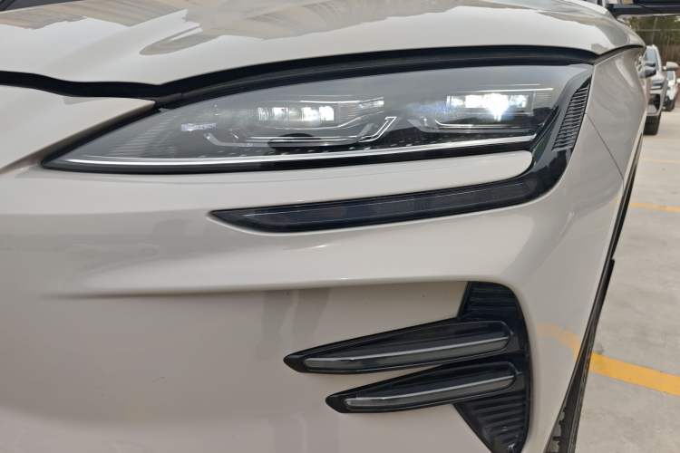 Used BYD Song PLUS New Energy 2023 Champion Edition EV 520KM Prestige Model
