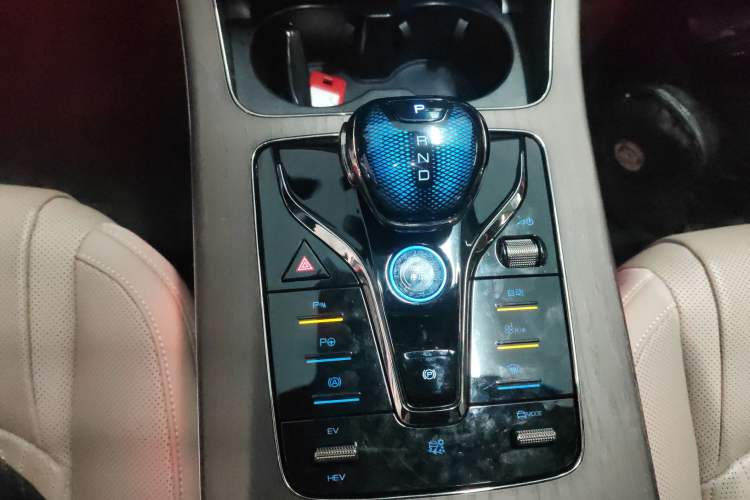 Used BYD Han 2025 DM-i Intelligent Driving Edition 125KM LiDAR Flagship Model
