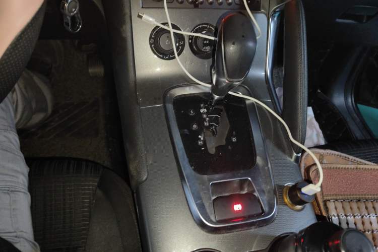 Used Peugeot 3008 2016 2.0L Automatic Standard Edition Gear Lever