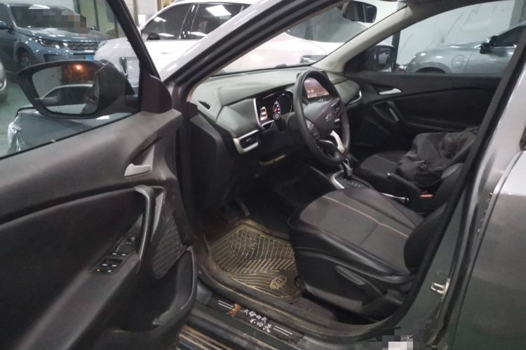 Used Chevrolet Trax 2019 Redline 325T Automatic Fun Edition China VI Standard Driver Seat