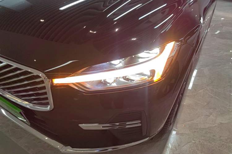 Used Volvo XC60 2026 B5 4x4 Smart Luxury Edition Left Front Headlight