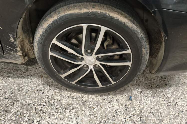 Used Bestune B50 2013 1.6L manual Comfort trim level Right Front Wheel Hub