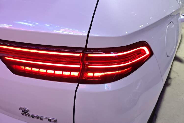 Used BYD Song Pro New Energy 2024 HONOR Edition DM-i 71KM Navigation Model Right Rear Taillight