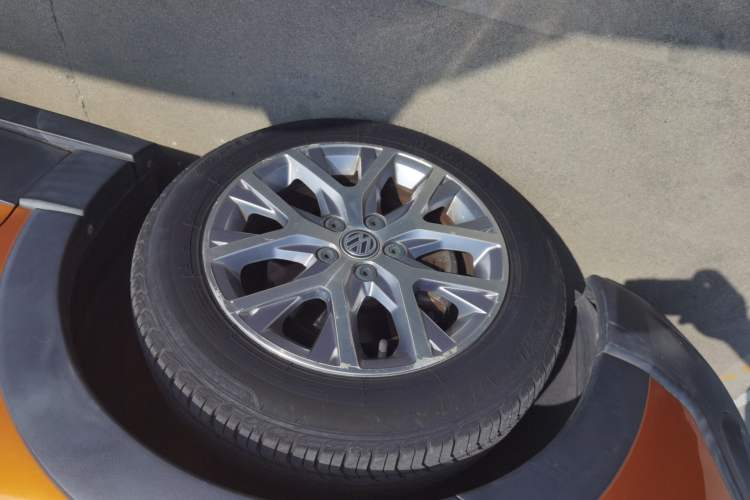 Used Volkswagen Polo 2014 1.6L Cross Polo Automatic Left Front Wheel Hub