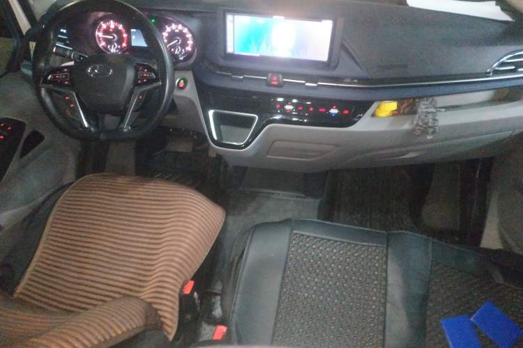 Used SAIC MAXUS Xintu V90 2024 ZhiJie 2.0T Automatic Front-Wheel-Drive Short Wheelbase Mid-Height Design with Single Rear Tire—5/6 Seater