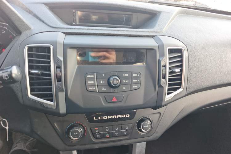 Used Leopaard Q6 2015 2.4L Manual Two-Wheel-Drive Elite Model
