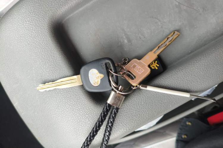 Used Foton Scenic G7 2017 2.0L Short-Wheelbase Commercial Van High Roof 6-Seater 4Q20M