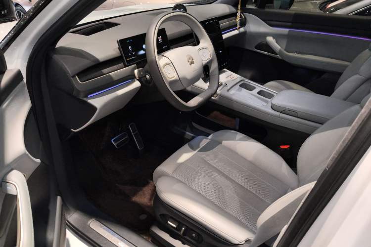 Used Nio ES8 2024 75 kWh Executive Edition Left Front Seat