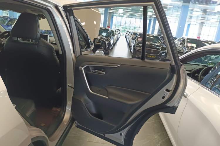 Used Toyota Wildlander 2020 Dual-Motor 2.5L E-CVT Four-Wheel Drive Luxury Edition
