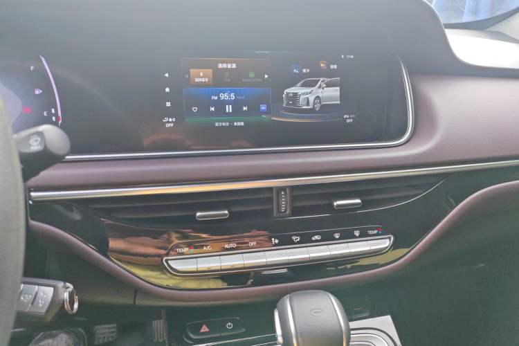 Used GAC Trumpchi M6 2023 PRO 270T DCT Elite Edition Audio And AC Panel