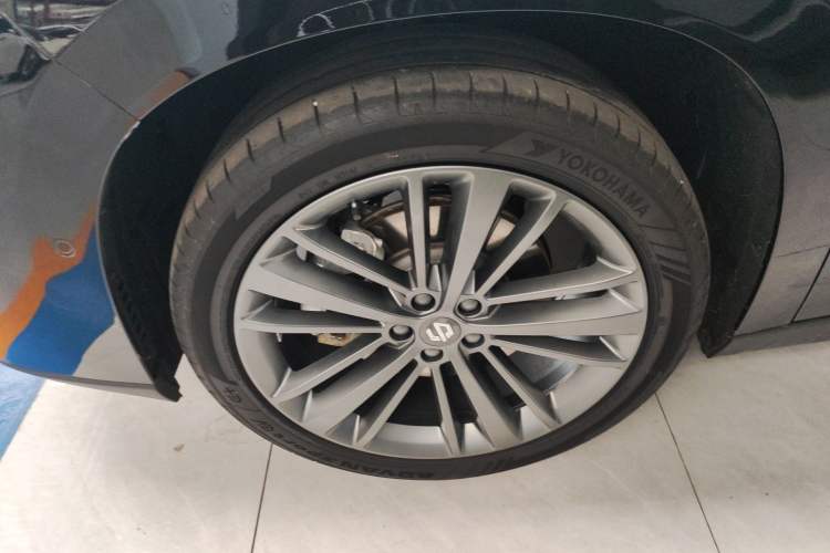 Used Leapmotor C16 2026 Extended-Range 280 LiDAR Zhizun Edition 5 Seats Left Front Wheel Hub