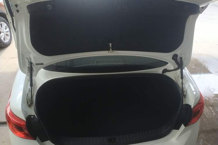 Used Infiniti Q50L 2015 2.0T Comfort Edition Trunk