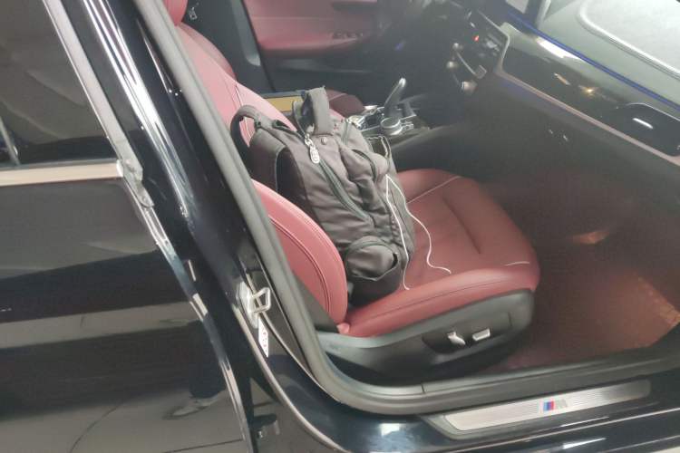 Used BMW 5 Series 2022 Restyled 525Li M Sport Package Right Front Seat