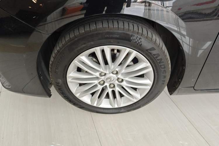 Used Lexus ES 2016 200 Midnight Special Limited Edition Left Front Wheel Hub