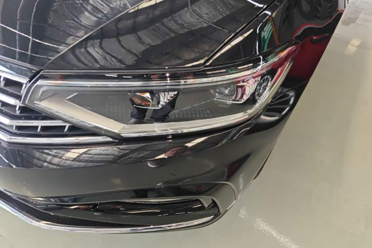 Used Volkswagen Magotan 2023 2 Million Units Limited Edition 330TSI DSG Leading Version Left Front Headlight