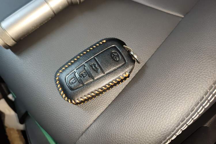 Used Toyota Corolla Cross 2024 2.0L Smart Electric Hybrid Dual-Engine Flagship Version Interior 1