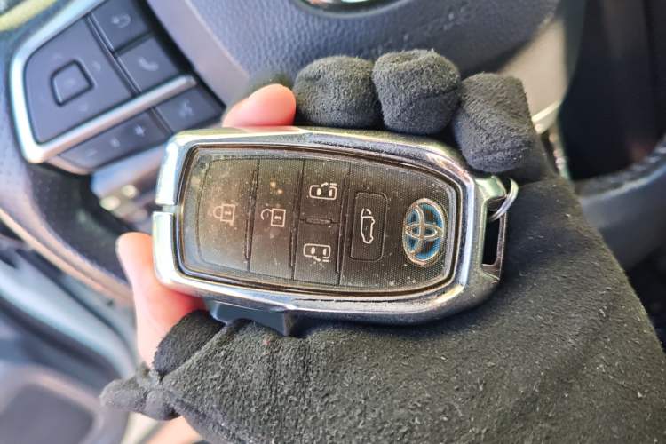 Used Toyota SIENNA 2023 2.5L Hybrid Deluxe Edition Vehicle Key