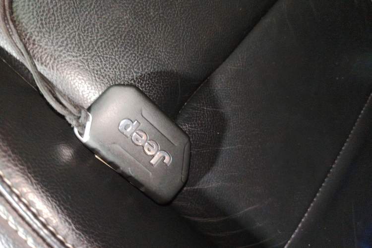 Used Jeep Wrangler 2018 2.0T Sahara Four-Door Edition Vehicle Key