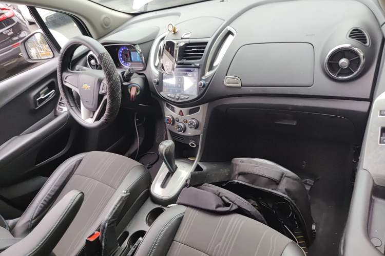 Used Chevrolet Trax 2014 1.4T Automatic Two-Wheel Drive Luxury Model Center Console