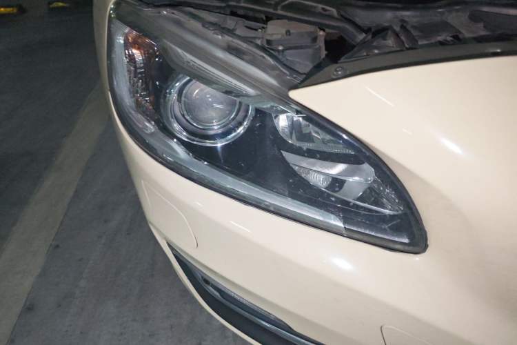 Used Volvo V60 2015 T5 Zhiya Edition Right Front Headlight