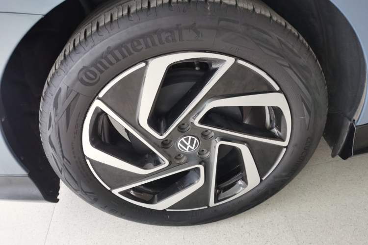 Used Volkswagen ID.7 VIZZION 2024 PRO Model Right Rear Wheel Hub