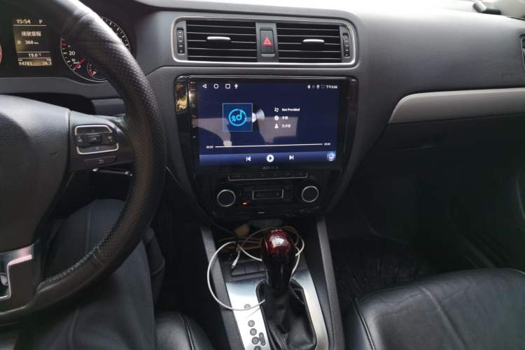 Used Volkswagen Sagitar 2012 1.4TSI Automatic Luxury Edition Audio And AC Panel