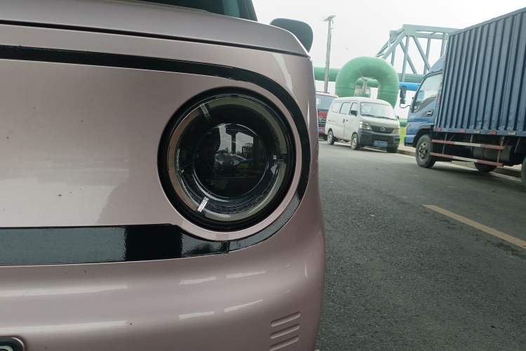 Used Geely Galaxy Panda 2023 Panda Mini 200km Endurance Bear Left Front Headlight