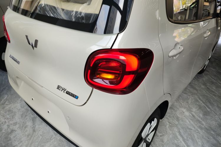 Used Wuling Hongguang MINIEV 2025 Four-Door Version Advanced Edition Right Rear Taillight