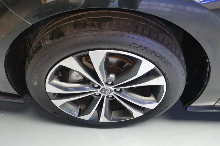 Used Toyota Granvia 2022 2.5L Hybrid Premium Edition Exterior 4