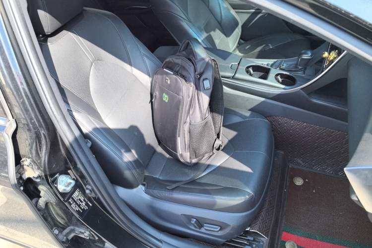 Used Toyota Avalon 2019 Dual-Engine 2.5L Luxury Edition China VI Standard