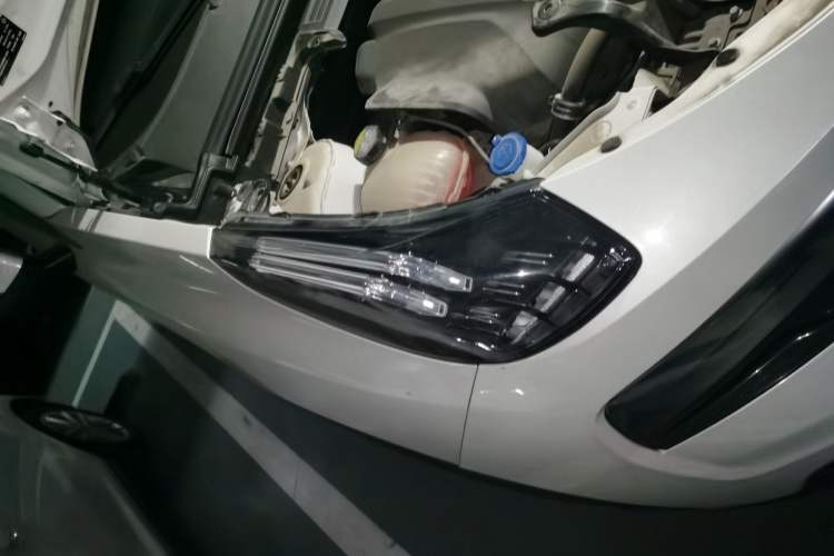 Used Lynk & Co 01 2020 2.0T Two-Wheel Drive Pure Pro Version China VI Standard Right Front Headlight