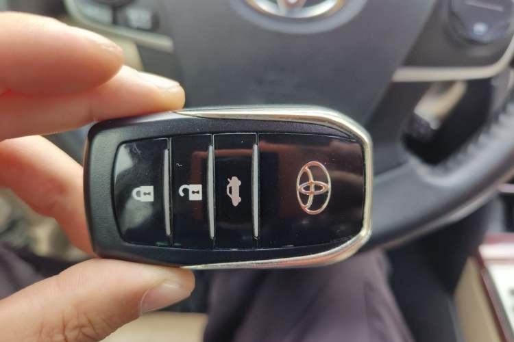 Used Toyota Camry 2012 2.5G Luxury Edition
